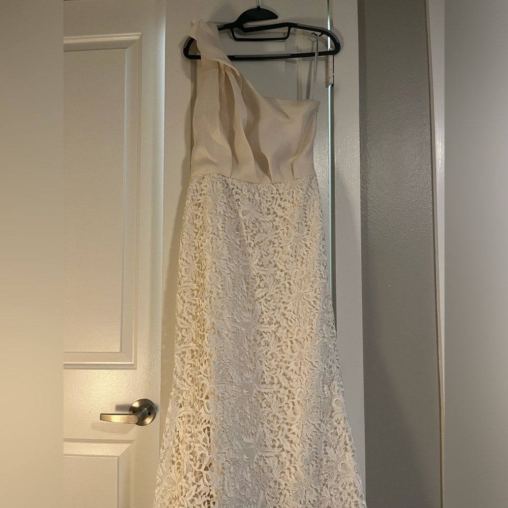 Oscar de la Renta Lace Wedding Dress